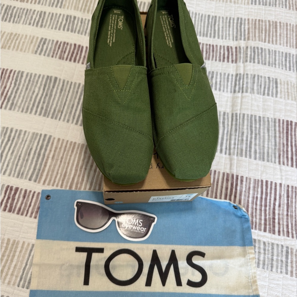TOMS NWT Men's Olive Green Loafers